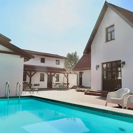 Daenholm Alte Schule Barlin Mecklenburg Pool *