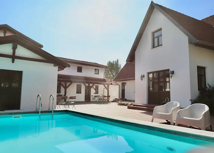 Daenholm Alte Schule Barlin Mecklenburg Pool *